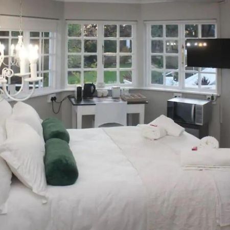 La Belle Guest House Bloemfontein Bagian luar foto
