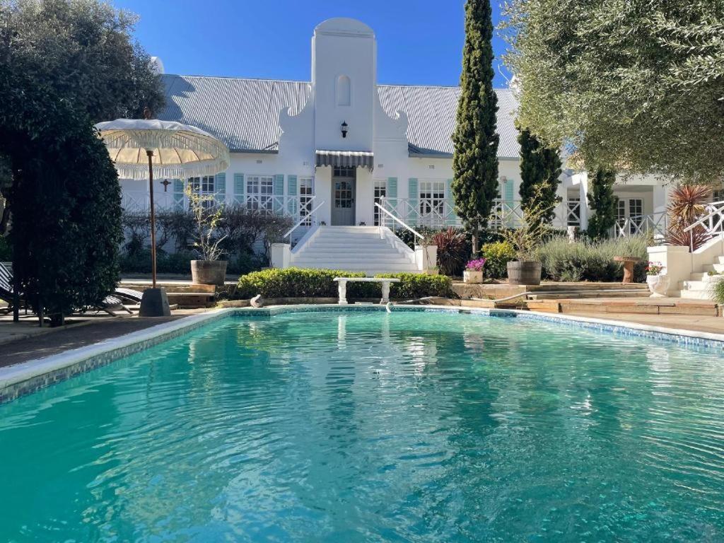 La Belle Guest House Bloemfontein Bagian luar foto