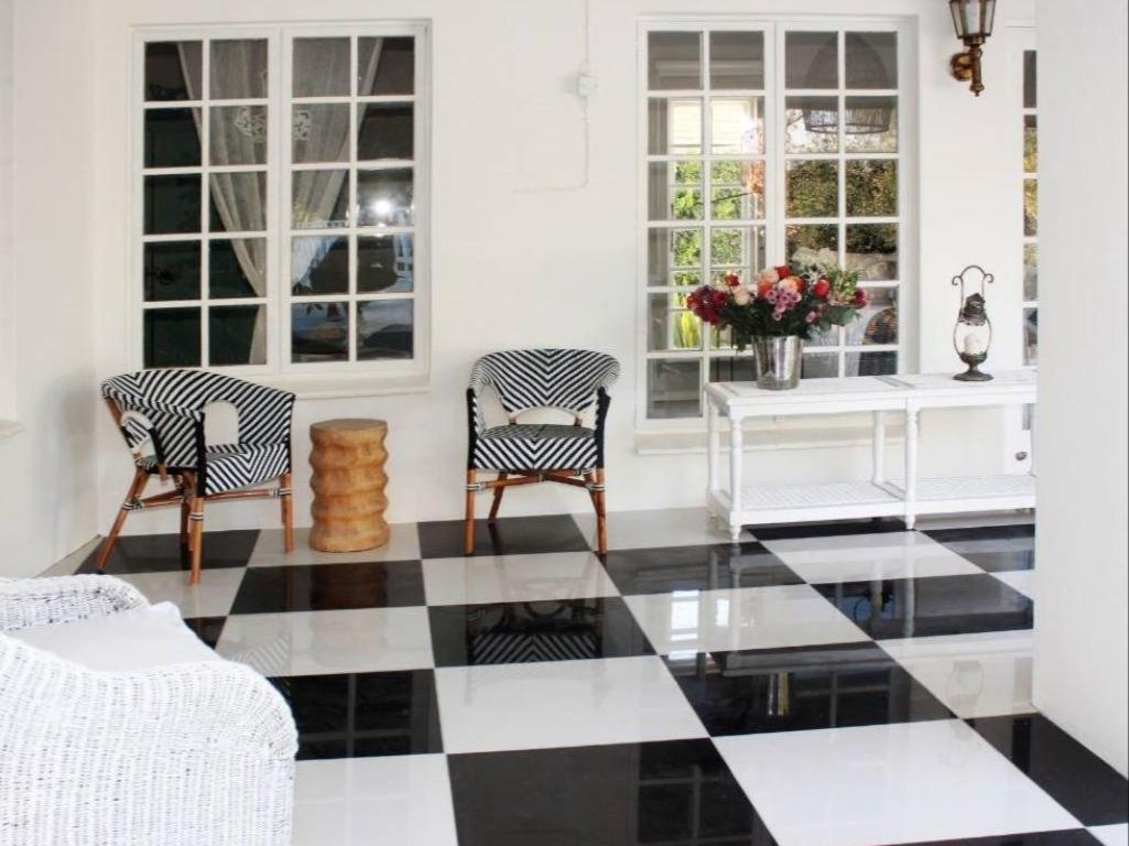 La Belle Guest House Bloemfontein Bagian luar foto