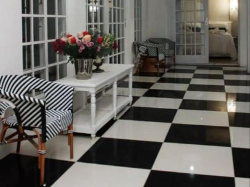 La Belle Guest House Bloemfontein Bagian luar foto